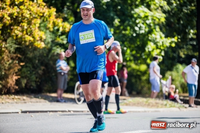 Zdjęcie w galerii na portalu naszraciborz.pl: Do biegu, gotowi, start! I RAFAKO Półmaraton Racibórz już za nami wiadomości z regionu