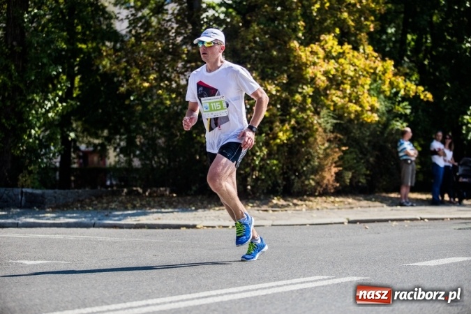Zdjęcie w galerii na portalu naszraciborz.pl: Do biegu, gotowi, start! I RAFAKO Półmaraton Racibórz już za nami wiadomości z regionu