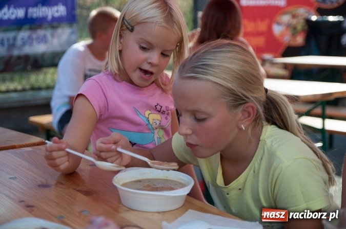 Zdjęcie w galerii na portalu naszraciborz.pl: Najlepsze kiełbaski? Na festynie strażackim! wiadomości z regionu