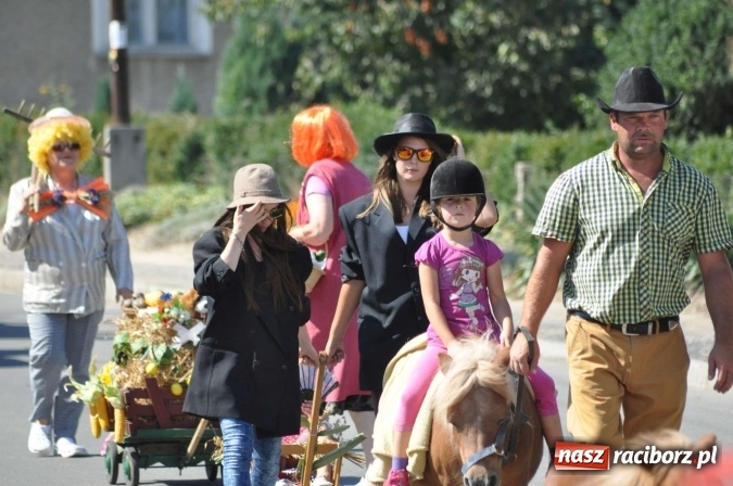 Zdjęcie w galerii na portalu naszraciborz.pl: Dożynki 2015 - w Rudniku z letnim dyngusem wiadomości z regionu