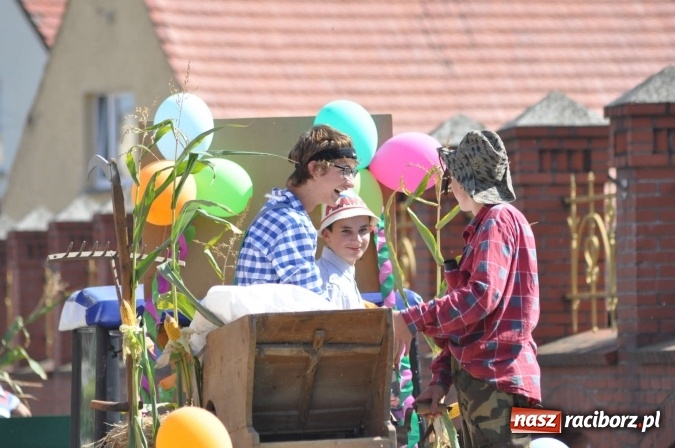 Zdjęcie w galerii na portalu naszraciborz.pl: Dożynki 2015 - w Rudniku z letnim dyngusem wiadomości z regionu