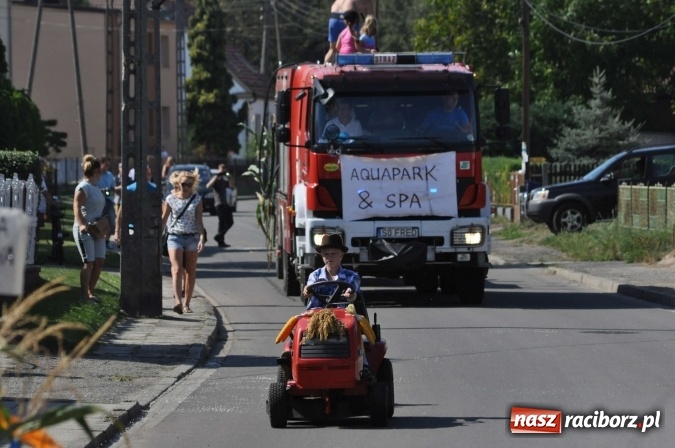 Zdjęcie w galerii na portalu naszraciborz.pl: Dożynki 2015 - w Rudniku z letnim dyngusem wiadomości z regionu