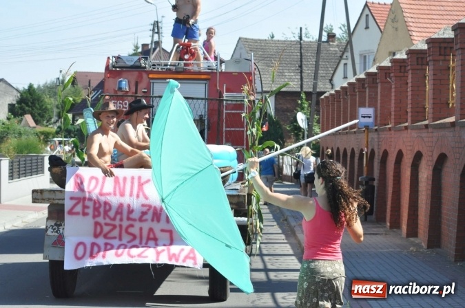 Zdjęcie w galerii na portalu naszraciborz.pl: Dożynki 2015 - w Rudniku z letnim dyngusem wiadomości z regionu