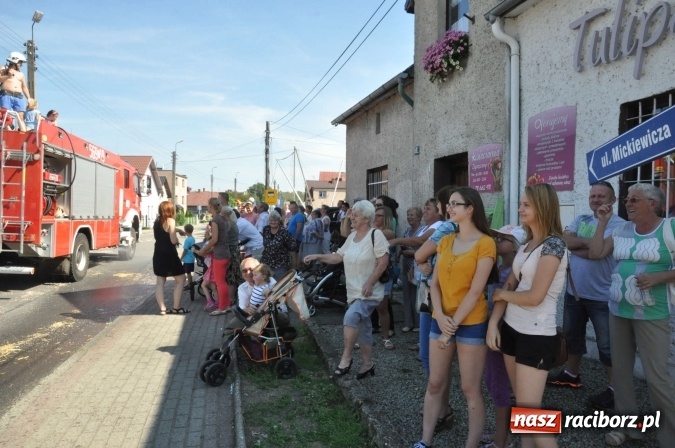 Zdjęcie w galerii na portalu naszraciborz.pl: Dożynki 2015 - w Rudniku z letnim dyngusem wiadomości z regionu