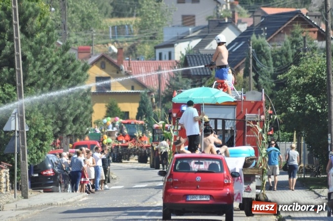 Zdjęcie w galerii na portalu naszraciborz.pl: Dożynki 2015 - w Rudniku z letnim dyngusem wiadomości z regionu