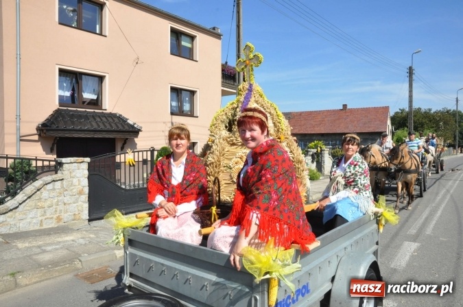 Zdjęcie w galerii na portalu naszraciborz.pl: Dożynki 2015 - w Rudniku z letnim dyngusem wiadomości z regionu