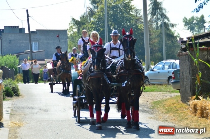 Zdjęcie w galerii na portalu naszraciborz.pl: Dożynki 2015 - w Żerdzinach wyruszli korowodem dziękować Bogu wiadomości z regionu