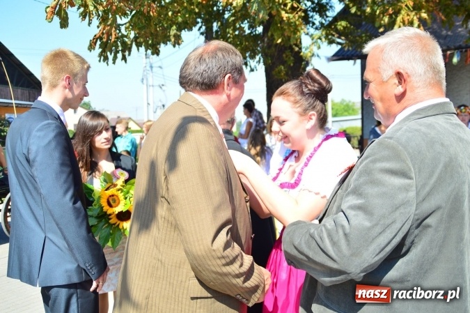 Zdjęcie w galerii na portalu naszraciborz.pl: Dożynki 2015 - w Żerdzinach wyruszli korowodem dziękować Bogu wiadomości z regionu