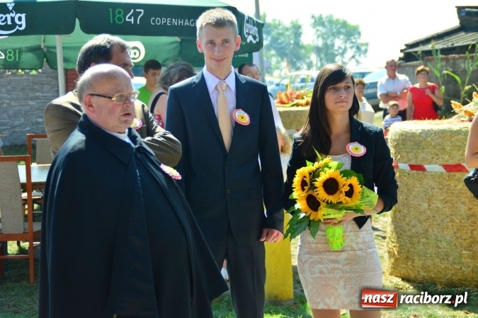 Zdjęcie w galerii na portalu naszraciborz.pl: Dożynki 2015 - w Żerdzinach wyruszli korowodem dziękować Bogu wiadomości z regionu