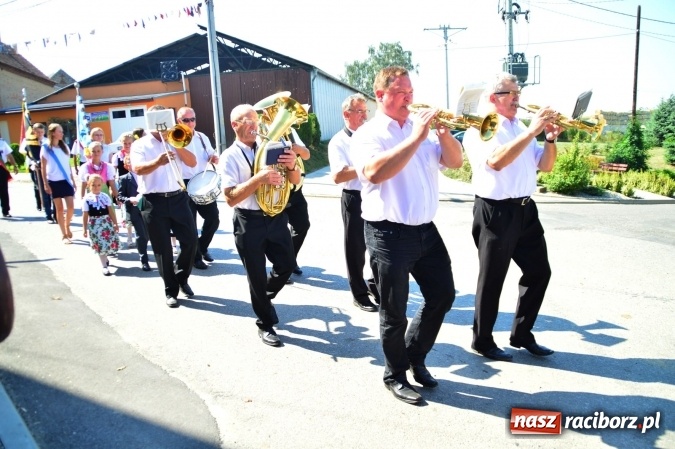 Zdjęcie w galerii na portalu naszraciborz.pl: Dożynki 2015 - w Żerdzinach wyruszli korowodem dziękować Bogu wiadomości z regionu
