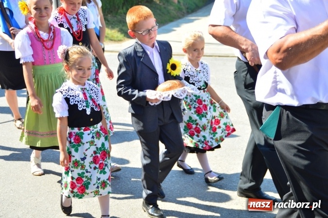 Zdjęcie w galerii na portalu naszraciborz.pl: Dożynki 2015 - w Żerdzinach wyruszli korowodem dziękować Bogu wiadomości z regionu