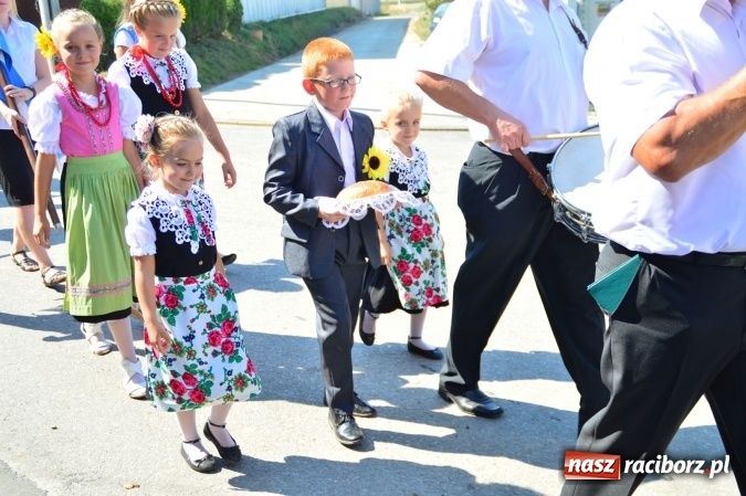 Zdjęcie w galerii na portalu naszraciborz.pl: Dożynki 2015 - w Żerdzinach wyruszli korowodem dziękować Bogu wiadomości z regionu
