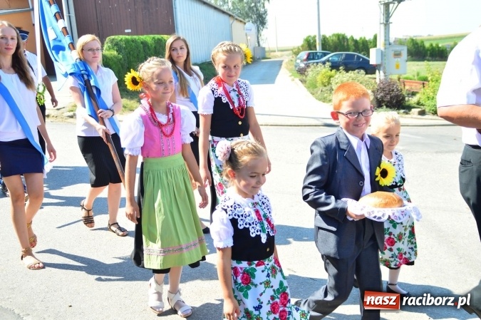 Zdjęcie w galerii na portalu naszraciborz.pl: Dożynki 2015 - w Żerdzinach wyruszli korowodem dziękować Bogu wiadomości z regionu