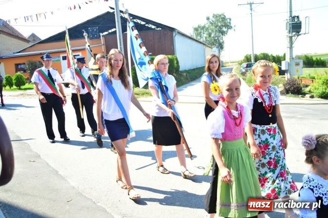 Zdjęcie w galerii na portalu naszraciborz.pl: Dożynki 2015 - w Żerdzinach wyruszli korowodem dziękować Bogu wiadomości z regionu
