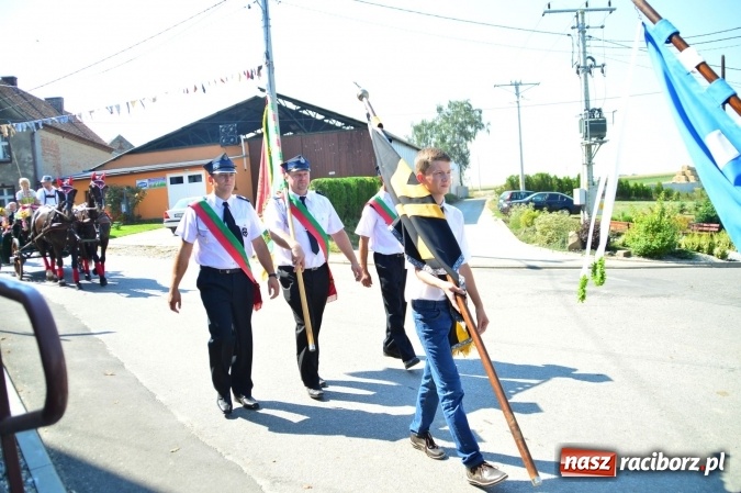 Zdjęcie w galerii na portalu naszraciborz.pl: Dożynki 2015 - w Żerdzinach wyruszli korowodem dziękować Bogu wiadomości z regionu