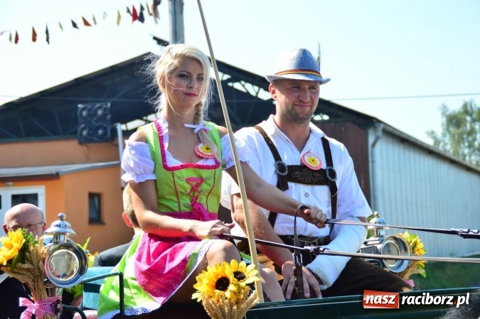 Zdjęcie w galerii na portalu naszraciborz.pl: Dożynki 2015 - w Żerdzinach wyruszli korowodem dziękować Bogu wiadomości z regionu