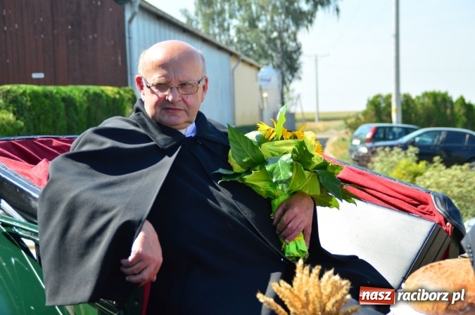 Zdjęcie w galerii na portalu naszraciborz.pl: Dożynki 2015 - w Żerdzinach wyruszli korowodem dziękować Bogu wiadomości z regionu