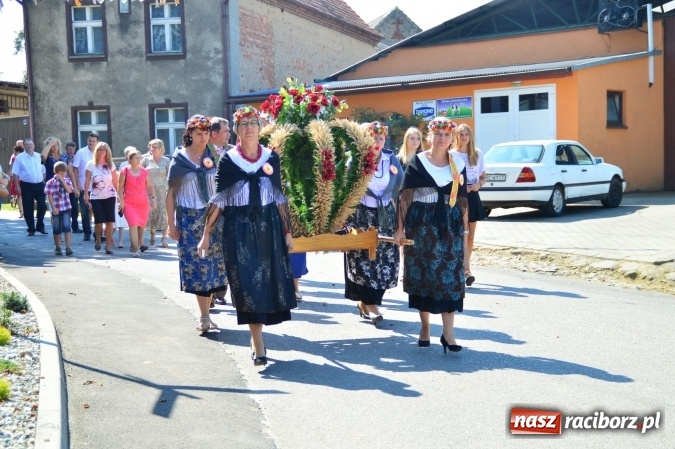 Zdjęcie w galerii na portalu naszraciborz.pl: Dożynki 2015 - w Żerdzinach wyruszli korowodem dziękować Bogu wiadomości z regionu