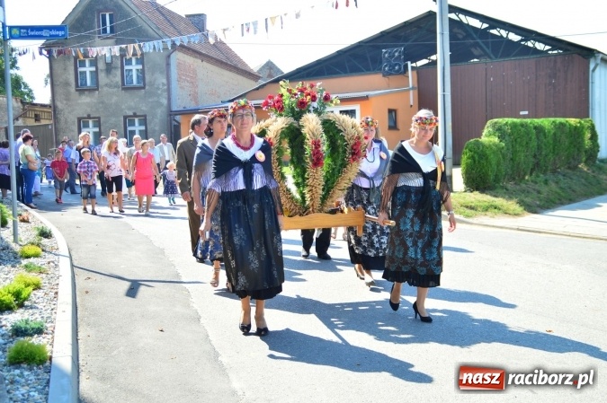Zdjęcie w galerii na portalu naszraciborz.pl: Dożynki 2015 - w Żerdzinach wyruszli korowodem dziękować Bogu wiadomości z regionu