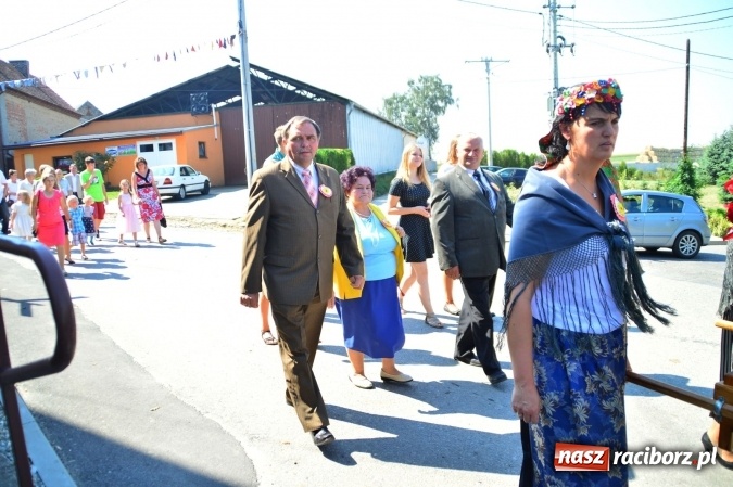 Zdjęcie w galerii na portalu naszraciborz.pl: Dożynki 2015 - w Żerdzinach wyruszli korowodem dziękować Bogu wiadomości z regionu