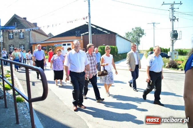 Zdjęcie w galerii na portalu naszraciborz.pl: Dożynki 2015 - w Żerdzinach wyruszli korowodem dziękować Bogu wiadomości z regionu