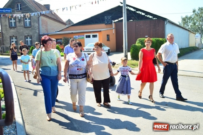 Zdjęcie w galerii na portalu naszraciborz.pl: Dożynki 2015 - w Żerdzinach wyruszli korowodem dziękować Bogu wiadomości z regionu