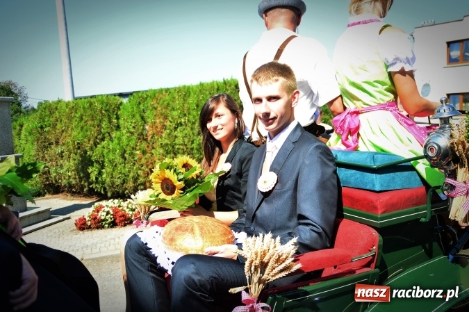 Zdjęcie w galerii na portalu naszraciborz.pl: Dożynki 2015 - w Żerdzinach wyruszli korowodem dziękować Bogu wiadomości z regionu