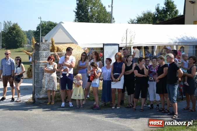 Zdjęcie w galerii na portalu naszraciborz.pl: Dożynki 2015 - Zabełkowianki ładniejsze niż Słowianki wiadomości z regionu