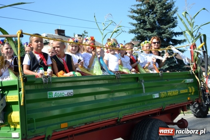 Zdjęcie w galerii na portalu naszraciborz.pl: Dożynki 2015 - Zabełkowianki ładniejsze niż Słowianki wiadomości z regionu