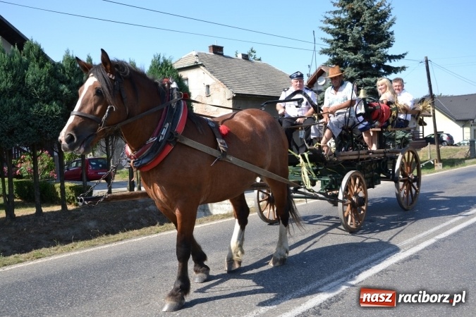 Zdjęcie w galerii na portalu naszraciborz.pl: Dożynki 2015 - Zabełkowianki ładniejsze niż Słowianki wiadomości z regionu