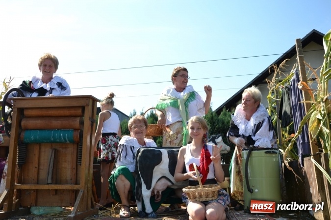 Zdjęcie w galerii na portalu naszraciborz.pl: Dożynki 2015 - Zabełkowianki ładniejsze niż Słowianki wiadomości z regionu