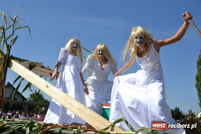 Zdjęcie w galerii na portalu naszraciborz.pl: Dożynki 2015 - Zabełkowianki ładniejsze niż Słowianki wiadomości z regionu