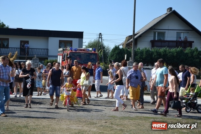 Zdjęcie w galerii na portalu naszraciborz.pl: Dożynki 2015 - Zabełkowianki ładniejsze niż Słowianki wiadomości z regionu