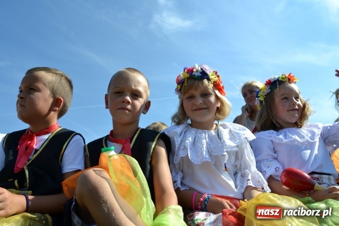 Zdjęcie w galerii na portalu naszraciborz.pl: Dożynki 2015 - Zabełkowianki ładniejsze niż Słowianki wiadomości z regionu