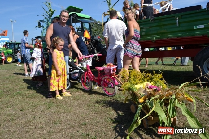 Zdjęcie w galerii na portalu naszraciborz.pl: Dożynki 2015 - Zabełkowianki ładniejsze niż Słowianki wiadomości z regionu