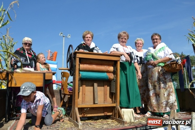 Zdjęcie w galerii na portalu naszraciborz.pl: Dożynki 2015 - Zabełkowianki ładniejsze niż Słowianki wiadomości z regionu