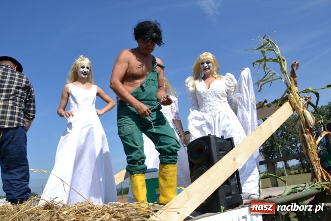 Zdjęcie w galerii na portalu naszraciborz.pl: Dożynki 2015 - Zabełkowianki ładniejsze niż Słowianki wiadomości z regionu