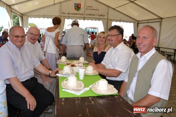 Zdjęcie w galerii na portalu naszraciborz.pl: Dożynki 2015 - Zabełkowianki ładniejsze niż Słowianki wiadomości z regionu