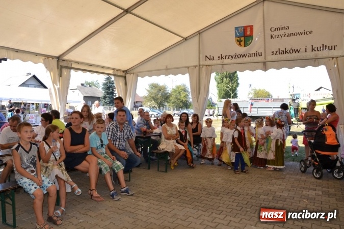 Zdjęcie w galerii na portalu naszraciborz.pl: Dożynki 2015 - Zabełkowianki ładniejsze niż Słowianki wiadomości z regionu