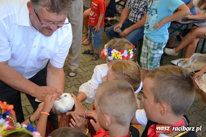 Zdjęcie w galerii na portalu naszraciborz.pl: Dożynki 2015 - Zabełkowianki ładniejsze niż Słowianki wiadomości z regionu