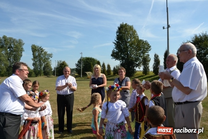 Zdjęcie w galerii na portalu naszraciborz.pl: Dożynki 2015 - Zabełkowianki ładniejsze niż Słowianki wiadomości z regionu