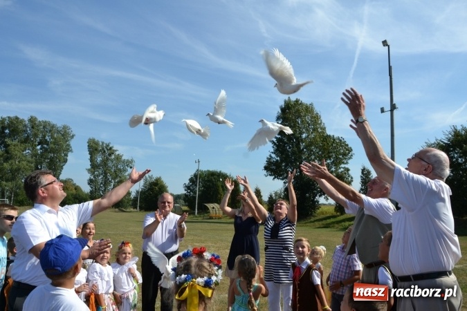 Zdjęcie w galerii na portalu naszraciborz.pl: Dożynki 2015 - Zabełkowianki ładniejsze niż Słowianki wiadomości z regionu