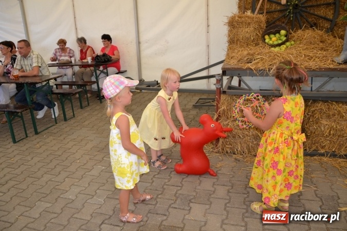Zdjęcie w galerii na portalu naszraciborz.pl: Dożynki 2015 - Zabełkowianki ładniejsze niż Słowianki wiadomości z regionu