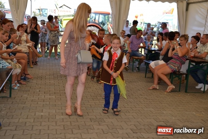 Zdjęcie w galerii na portalu naszraciborz.pl: Dożynki 2015 - Zabełkowianki ładniejsze niż Słowianki wiadomości z regionu