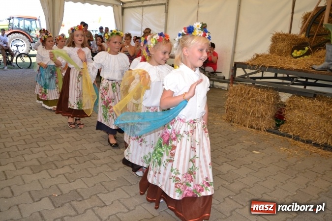 Zdjęcie w galerii na portalu naszraciborz.pl: Dożynki 2015 - Zabełkowianki ładniejsze niż Słowianki wiadomości z regionu