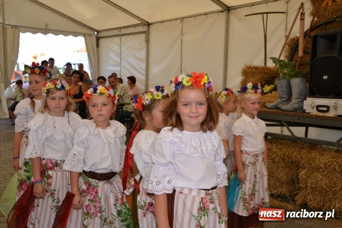 Zdjęcie w galerii na portalu naszraciborz.pl: Dożynki 2015 - Zabełkowianki ładniejsze niż Słowianki wiadomości z regionu