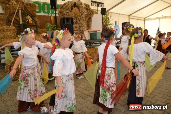 Zdjęcie w galerii na portalu naszraciborz.pl: Dożynki 2015 - Zabełkowianki ładniejsze niż Słowianki wiadomości z regionu