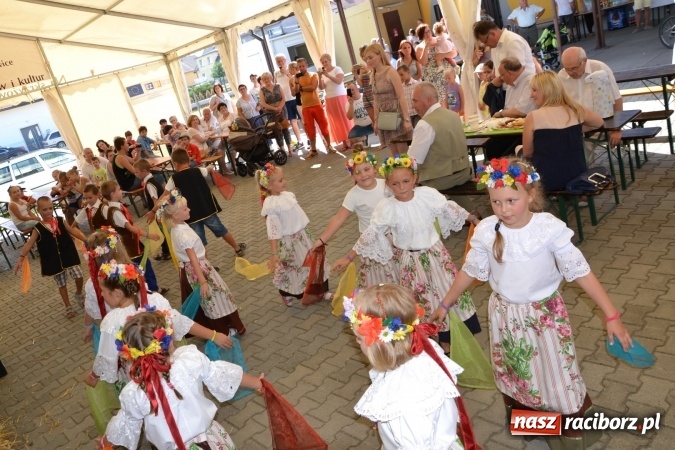 Zdjęcie w galerii na portalu naszraciborz.pl: Dożynki 2015 - Zabełkowianki ładniejsze niż Słowianki wiadomości z regionu