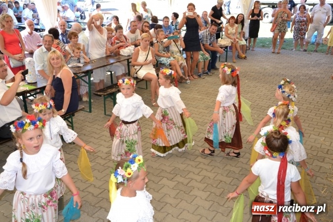 Zdjęcie w galerii na portalu naszraciborz.pl: Dożynki 2015 - Zabełkowianki ładniejsze niż Słowianki wiadomości z regionu