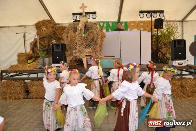 Zdjęcie w galerii na portalu naszraciborz.pl: Dożynki 2015 - Zabełkowianki ładniejsze niż Słowianki wiadomości z regionu
